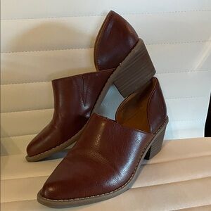 Universal Thread. Booties. Man made. Think spring. Don’t wear. Don’t need.